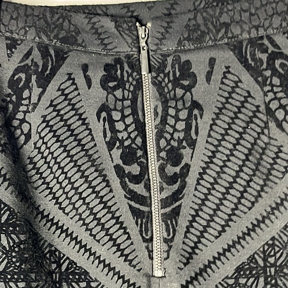 BAR III Women’s Deep Black Velvet-Burnout Pencil Skirt Size M - Picture 6 of 9